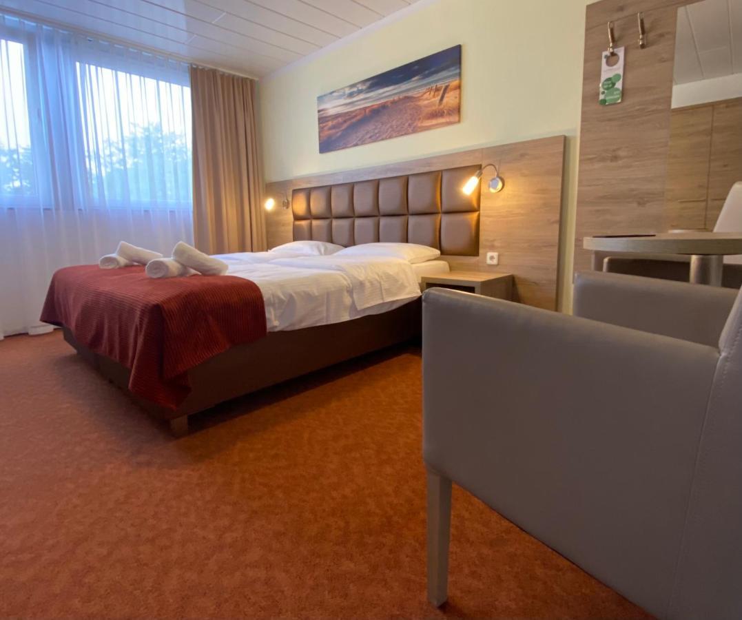 Strand Hotel Nordsee, Hotel Deichlaeufer ทอสเซินส์ ภายนอก รูปภาพ