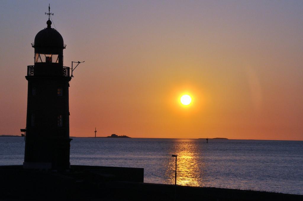 Strand Hotel Nordsee, Hotel Deichlaeufer ทอสเซินส์ ภายนอก รูปภาพ