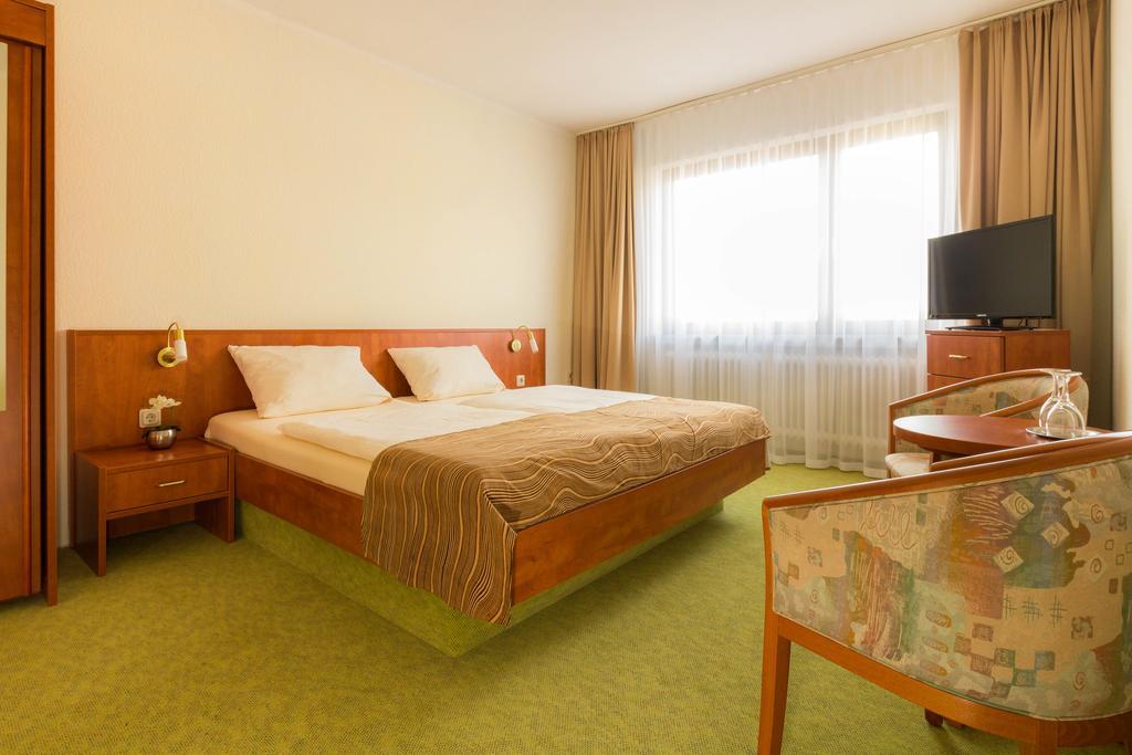 Strand Hotel Nordsee, Hotel Deichlaeufer ทอสเซินส์ ภายนอก รูปภาพ