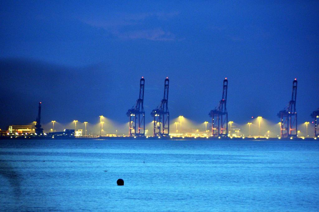 Strand Hotel Nordsee, Hotel Deichlaeufer ทอสเซินส์ ภายนอก รูปภาพ
