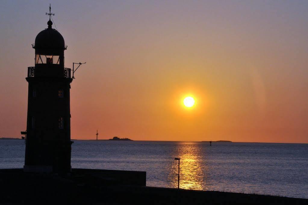 Strand Hotel Nordsee, Hotel Deichlaeufer ทอสเซินส์ ภายนอก รูปภาพ